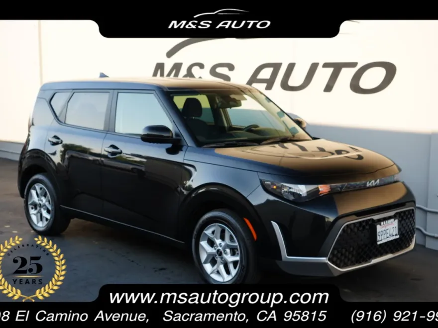 2023 Kia Soul LX photo 1