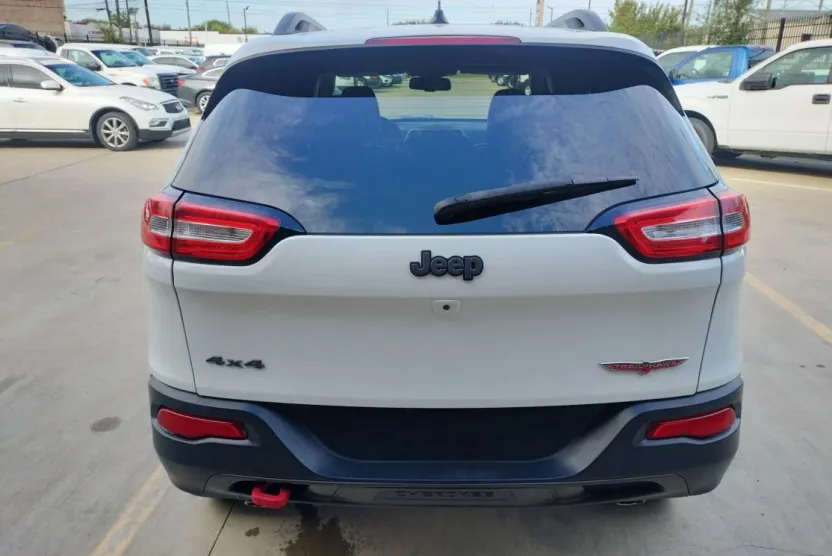 2015 Jeep Cherokee Trailhawk Sport photo 1