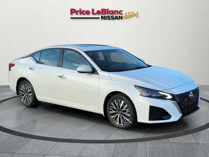 2025 Nissan Altima SV photo 1
