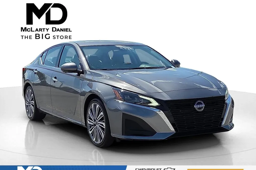 2023 Nissan Altima 2.5 SL photo 1