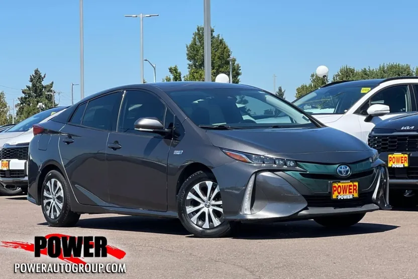 2018 Toyota Prius Prime Premium photo 1