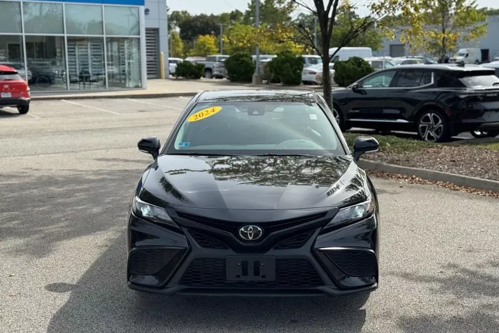 2024 Toyota Camry SE photo 1