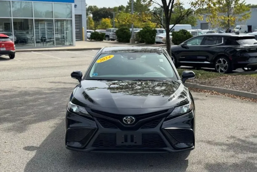 2024 Toyota Camry SE photo 1