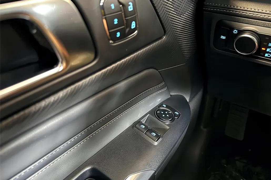 2025 Ford Mustang GT Premium photo 1