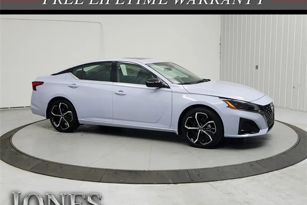 2025 Nissan Altima 2.5 SR photo 1