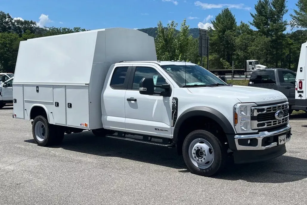 2025 Ford F-550 XL photo 1