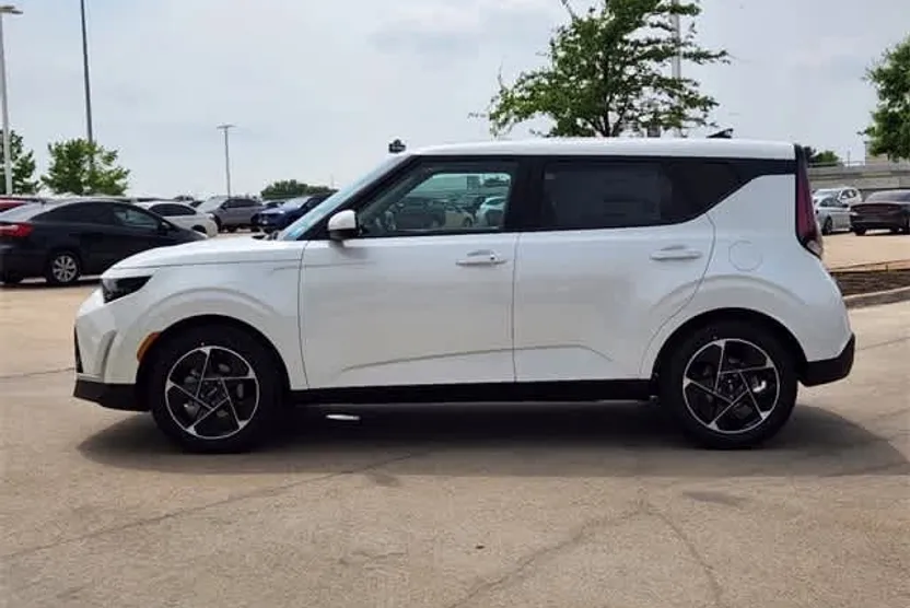 2024 Kia Soul EX photo 1