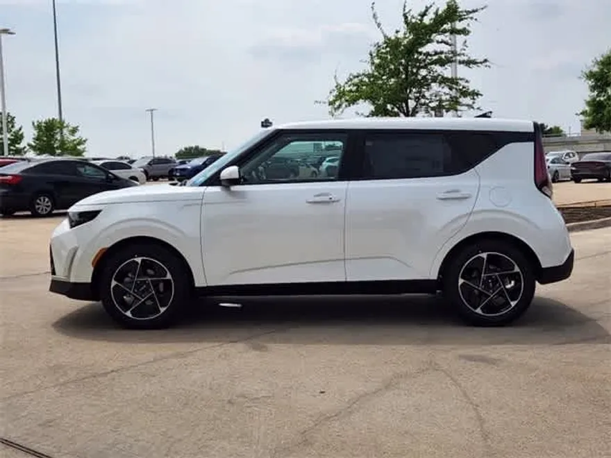 2024 Kia Soul EX photo 1