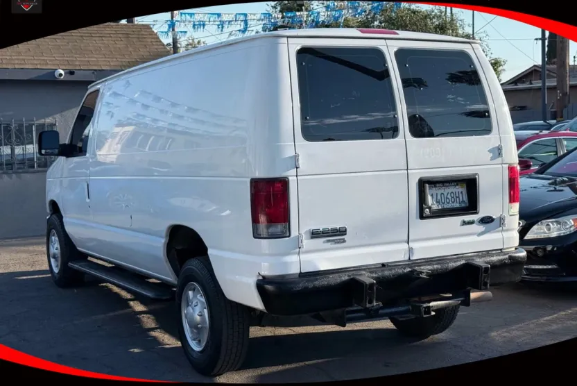 2013 Ford E-250 photo 1