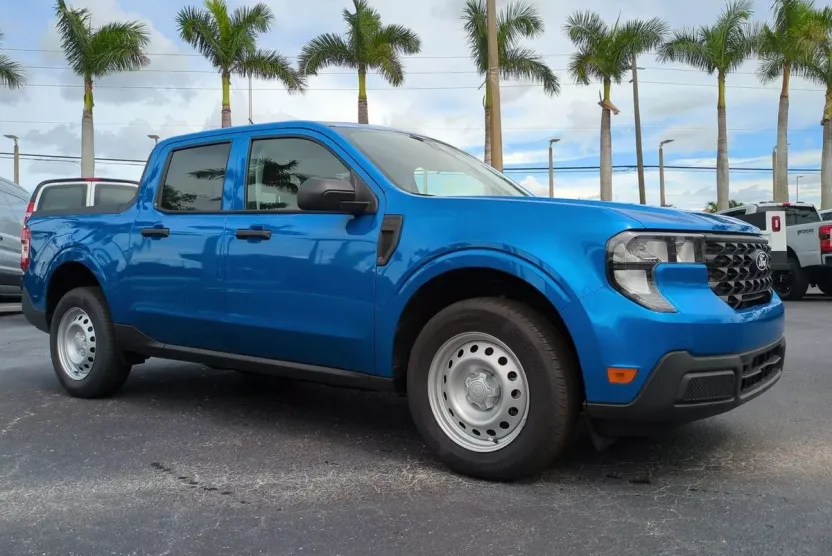2025 Ford Maverick XL photo 1