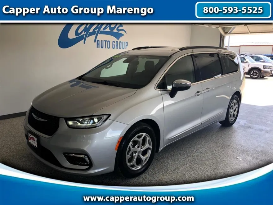 2023 Chrysler Pacifica Limited photo 1