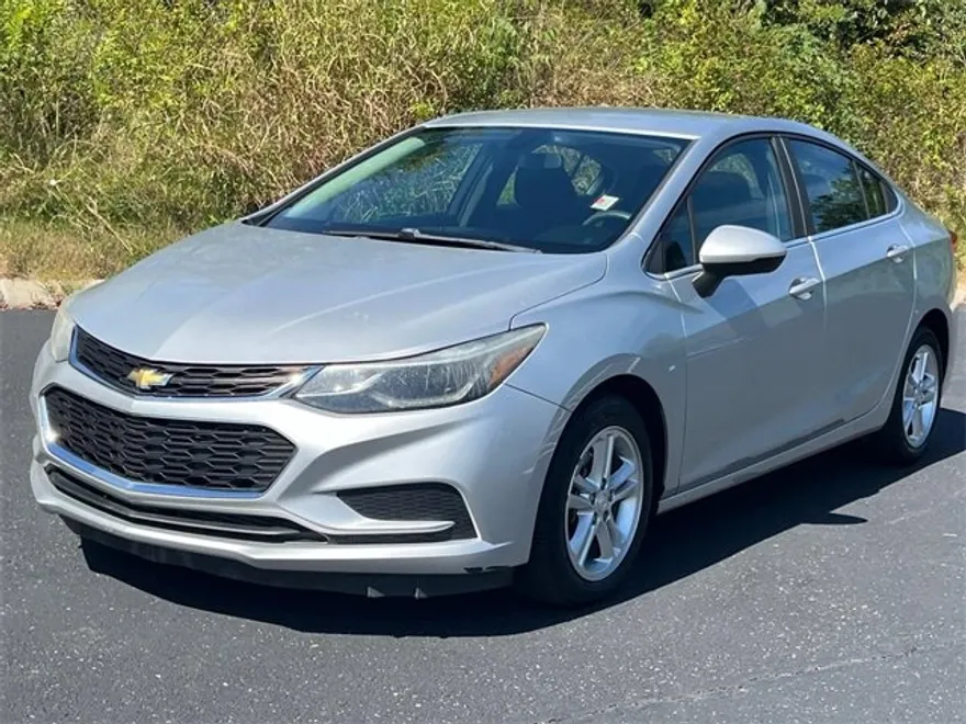 2016 Chevrolet Cruze LT photo 1