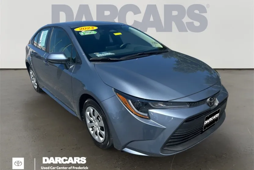 2023 Toyota Corolla LE photo 1