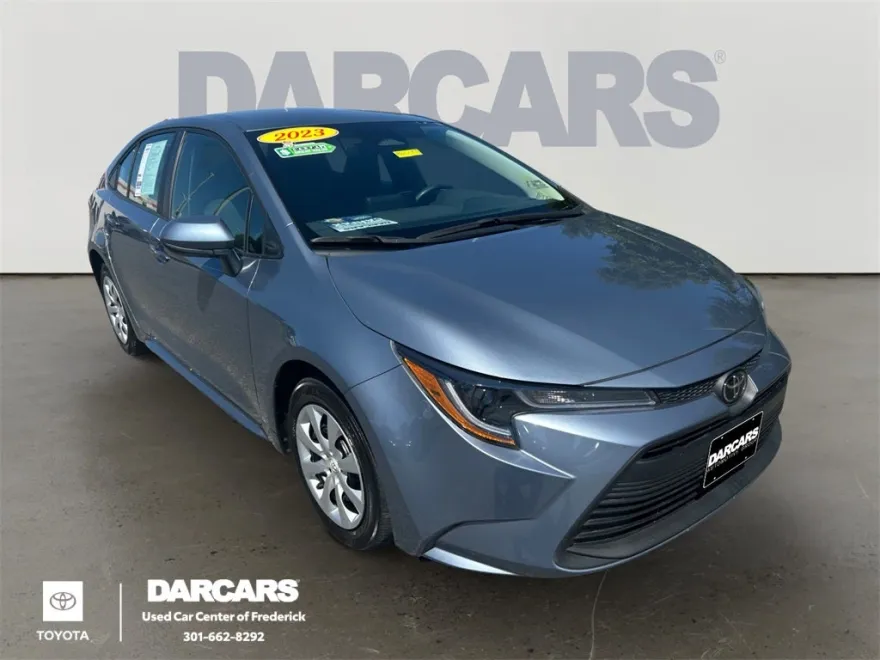 2023 Toyota Corolla LE photo 1