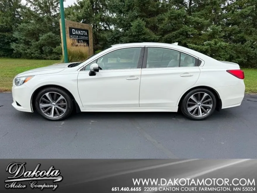 2016 Subaru Legacy 3.6R Limited photo 1