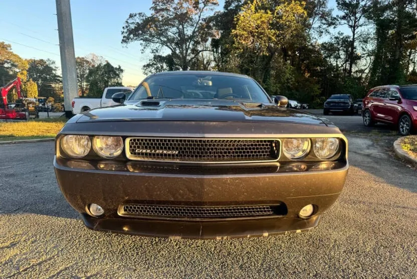 2013 Dodge Challenger R/T photo 1