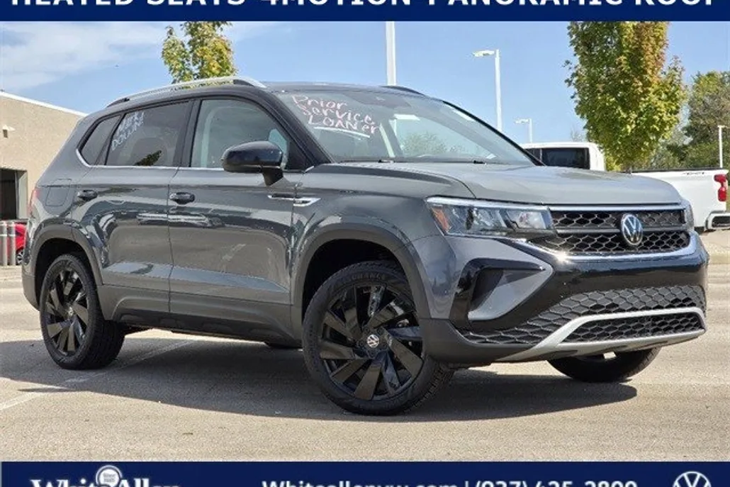 2024 Volkswagen Taos SE photo 1