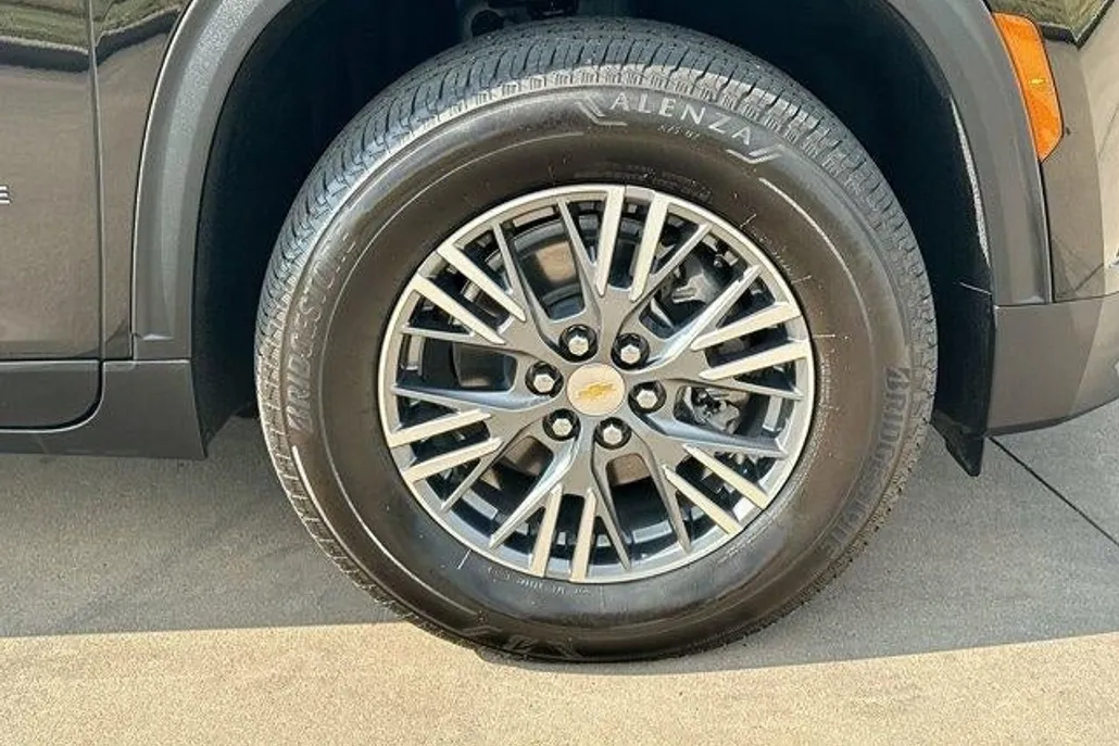 2025 Chevrolet Traverse 1LT photo 1