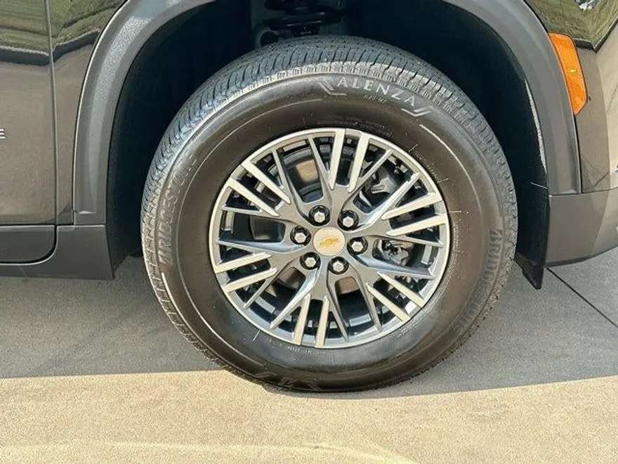 2025 Chevrolet Traverse 1LT photo 1