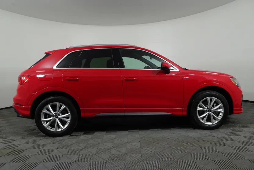 2024 Audi Q3 S line Premium photo 1