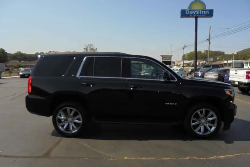 2020 Chevrolet Tahoe LT photo 1