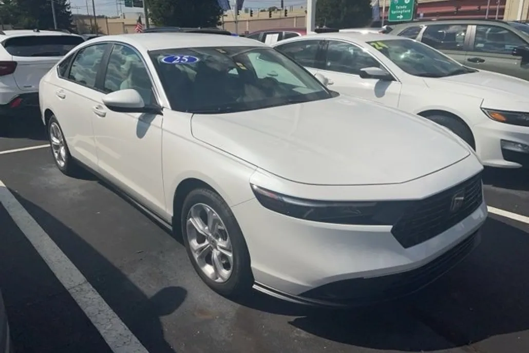2025 Honda Accord LX photo 1