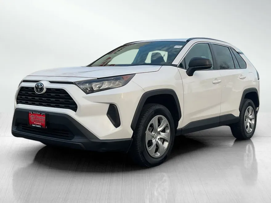 2020 Toyota RAV4 LE photo 1