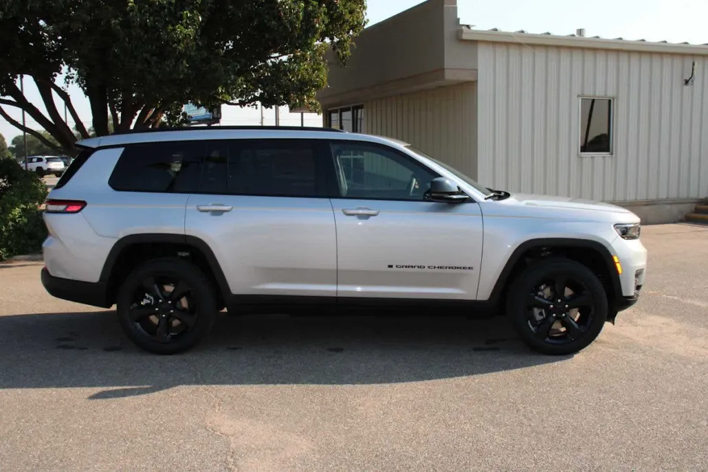 2025 Jeep Grand Cherokee Limited photo 1