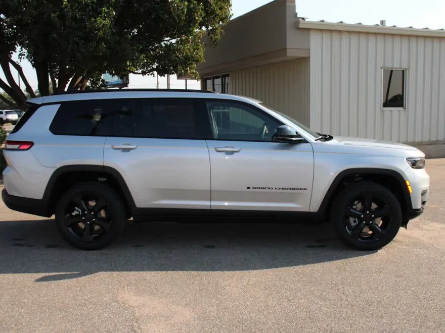 2025 Jeep Grand Cherokee Limited photo 1