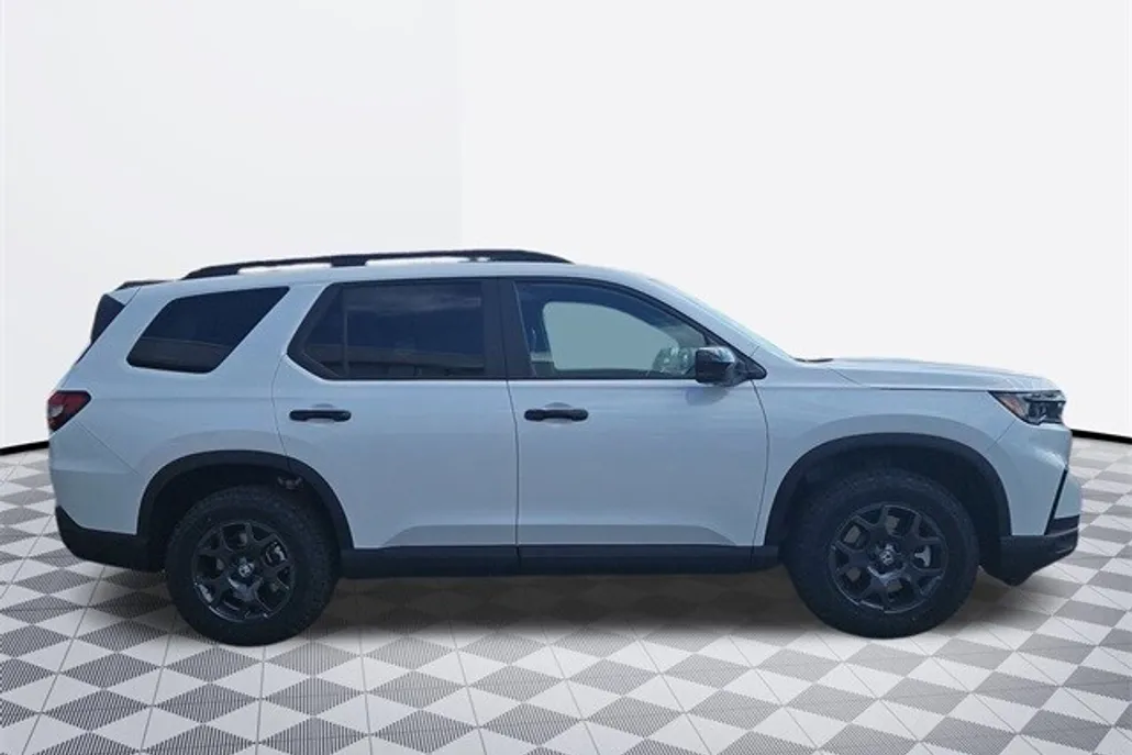 2025 Honda Pilot TrailSport photo 1