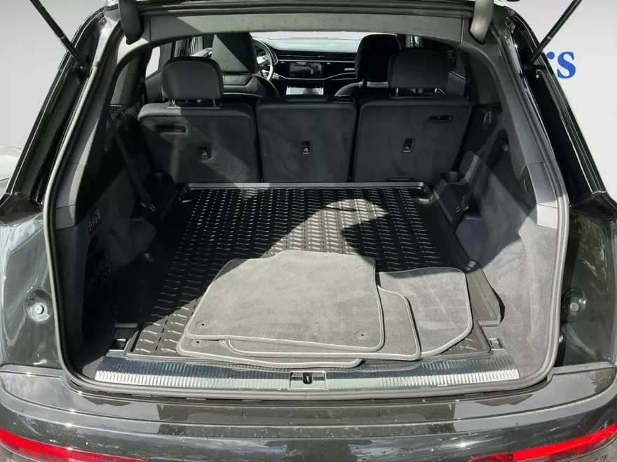 2025 Audi Q7 Premium photo 1