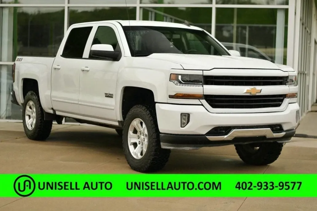 2018 Chevrolet Silverado LT photo 1