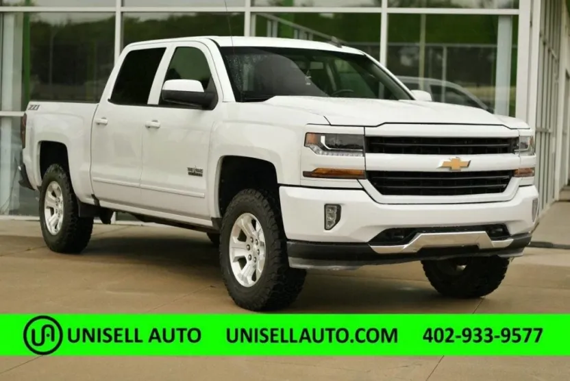 2018 Chevrolet Silverado LT photo 1