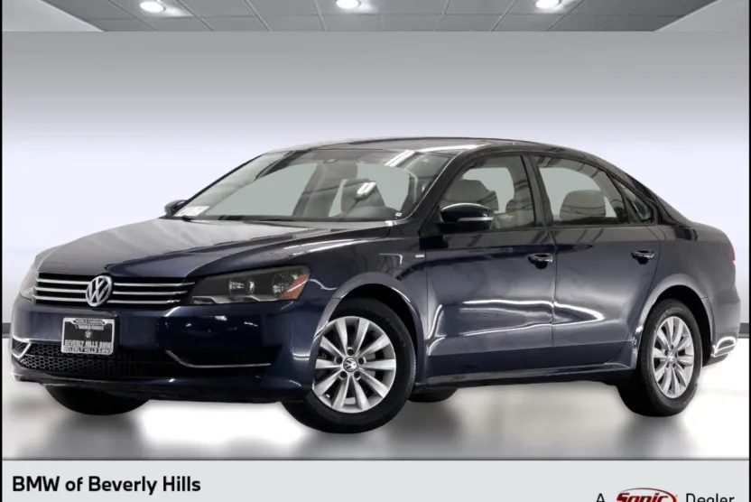 2013 Volkswagen Passat S photo 1