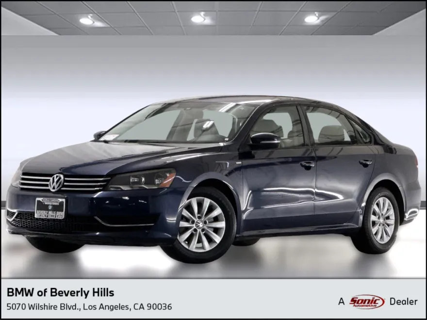 2013 Volkswagen Passat S photo 1