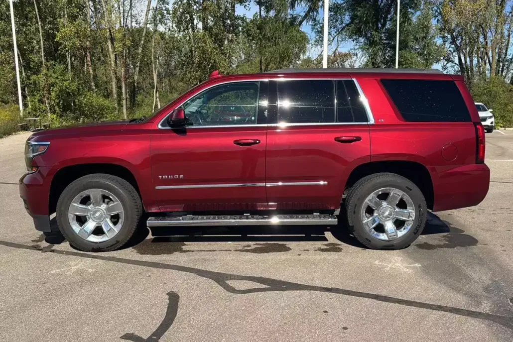 2018 Chevrolet Tahoe LT photo 1