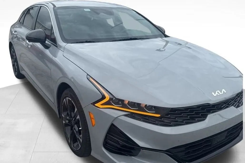 2024 Kia K5 GT-Line photo 1