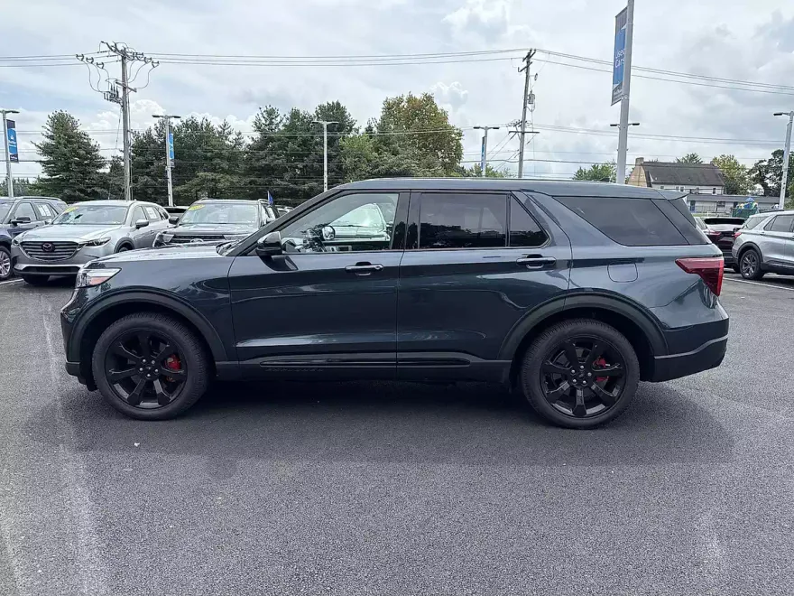 2022 Ford Explorer ST photo 1