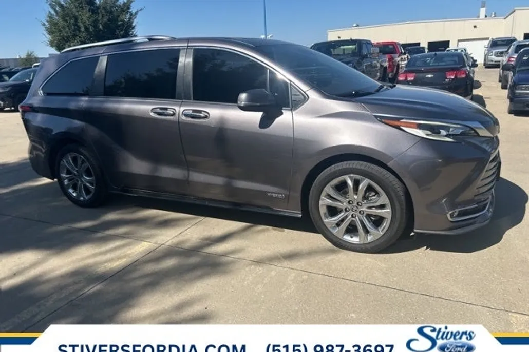 2021 Toyota Sienna Platinum photo 1