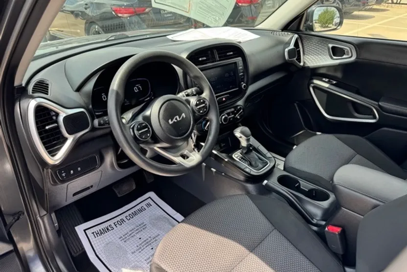2023 Kia Soul LX photo 1