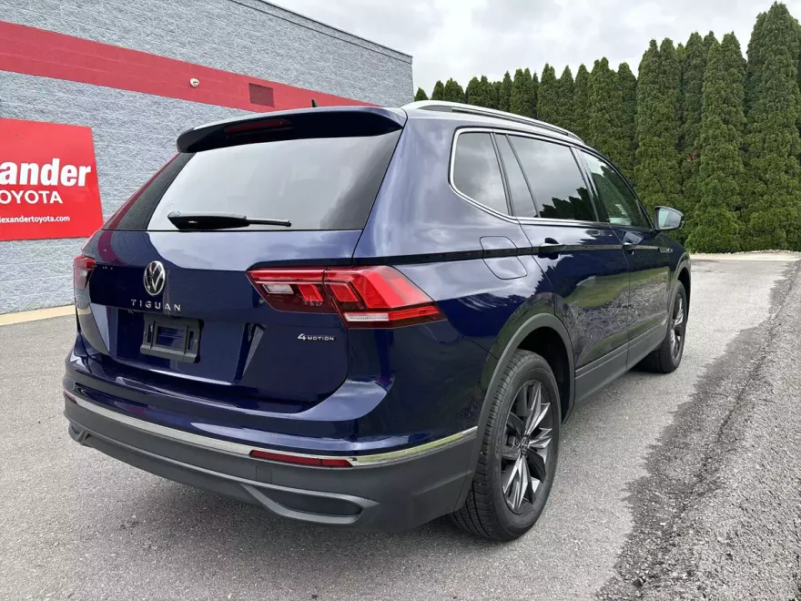 2022 Volkswagen Tiguan SE photo 1