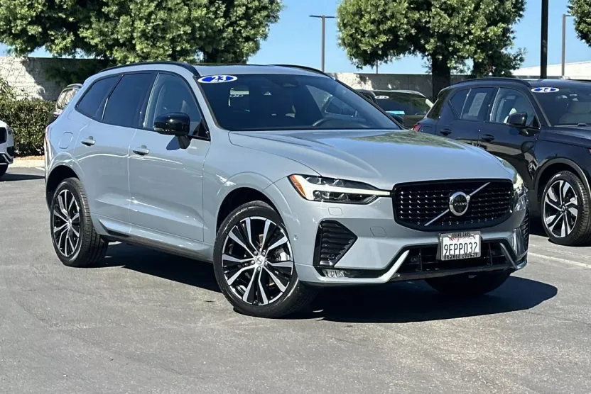 2023 Volvo XC60 B5 Plus photo 1