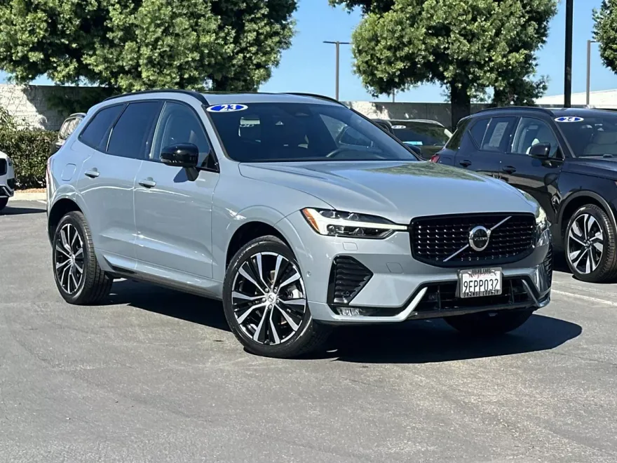 2023 Volvo XC60 B5 Plus photo 1