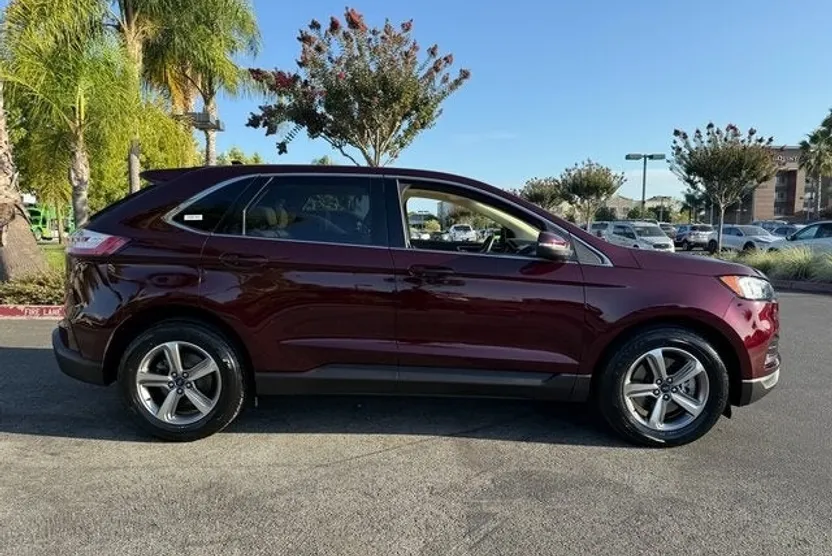 2020 Ford Edge SEL photo 1