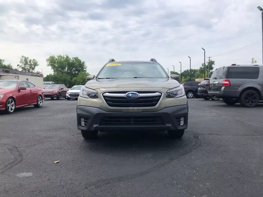 2022 Subaru Outback Premium photo 1