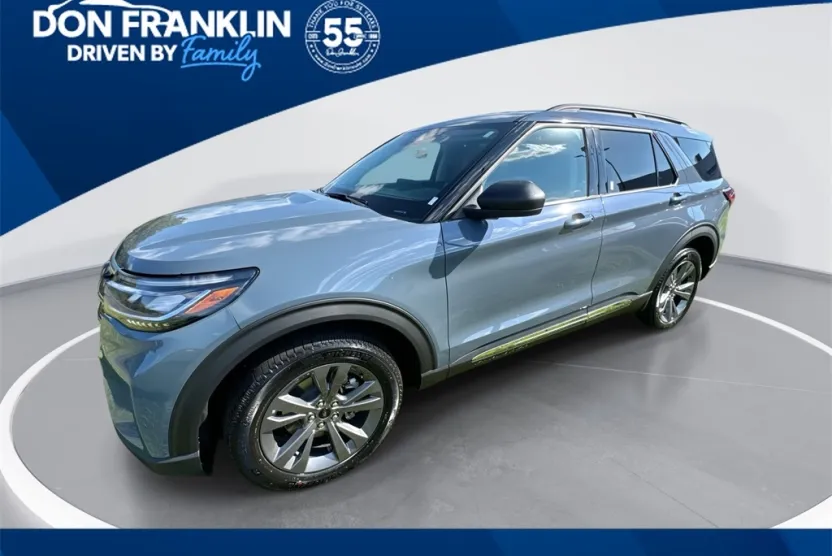 2025 Ford Explorer photo 1