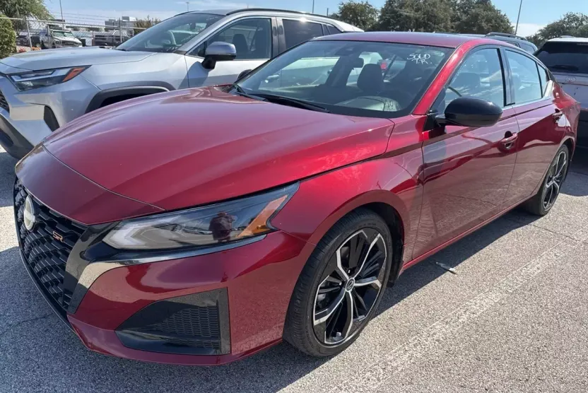 2024 Nissan Altima SR photo 1