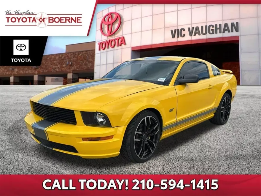 2005 Ford Mustang GT Deluxe photo 1