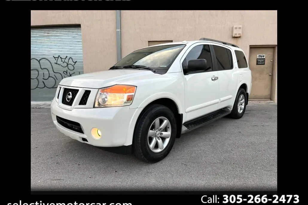 2014 Nissan Armada SV photo 1