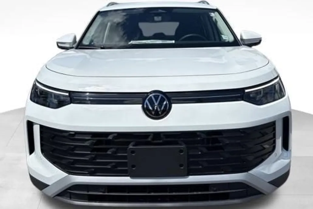 2025 Volkswagen Tiguan SE photo 1